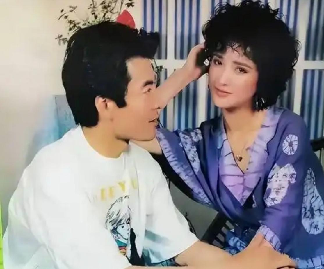 何晴，美是真的美‼️而且是纯天然，温柔婉约，配的上“古典第一美女”的称号👍情