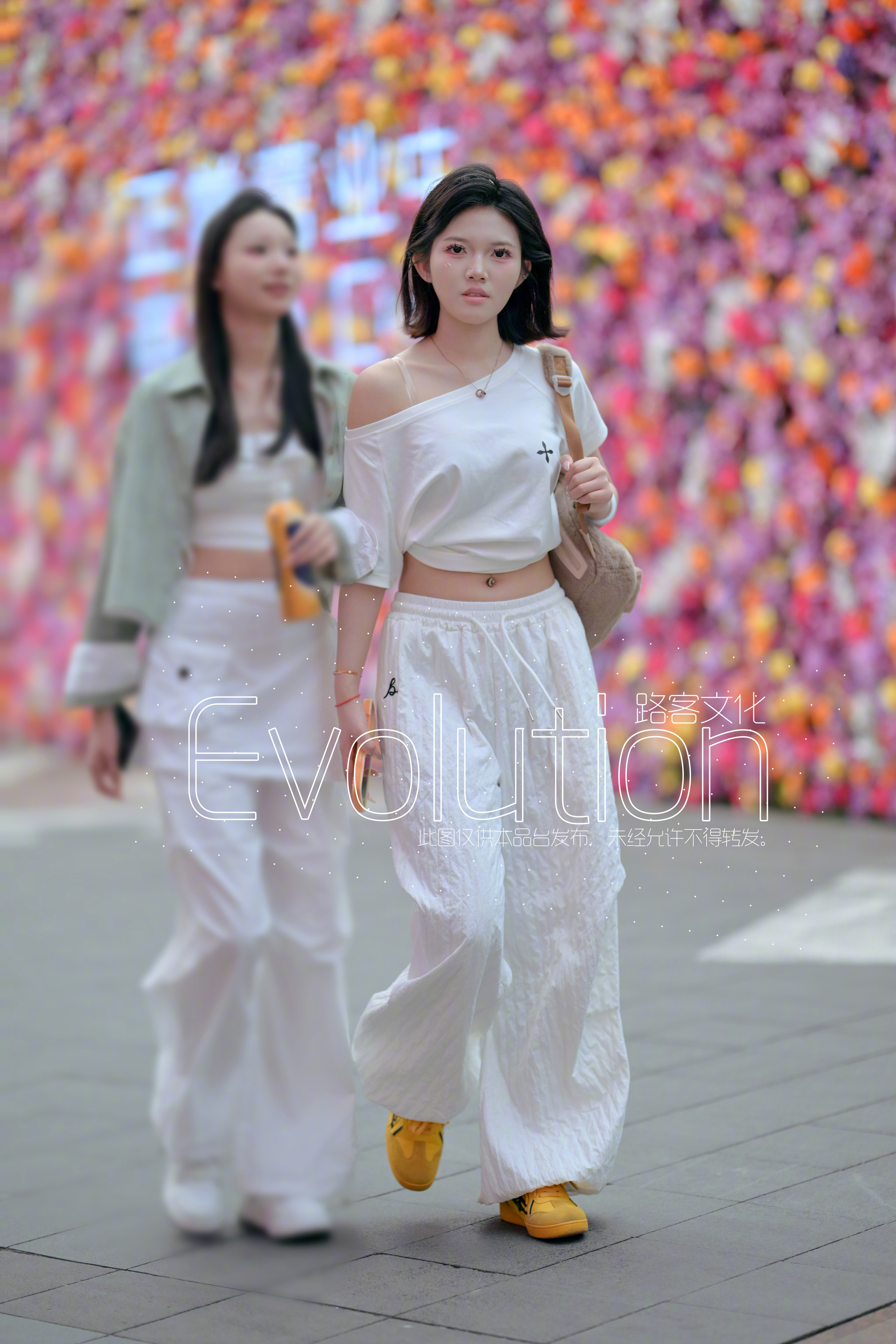 小姐姐应该是化的表演节目的妆吧？​​​