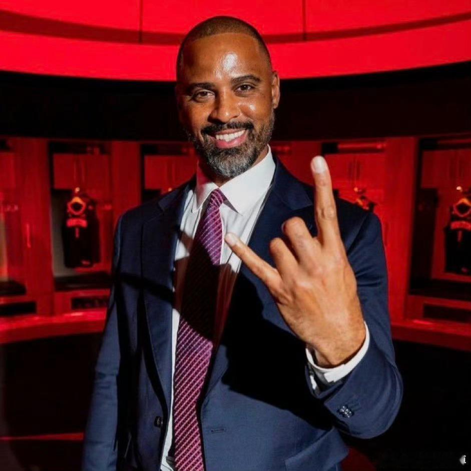 今天是乌度卡执教火箭队的第174场比赛中取得的第100场胜利🚀🚀乌度卡是队史