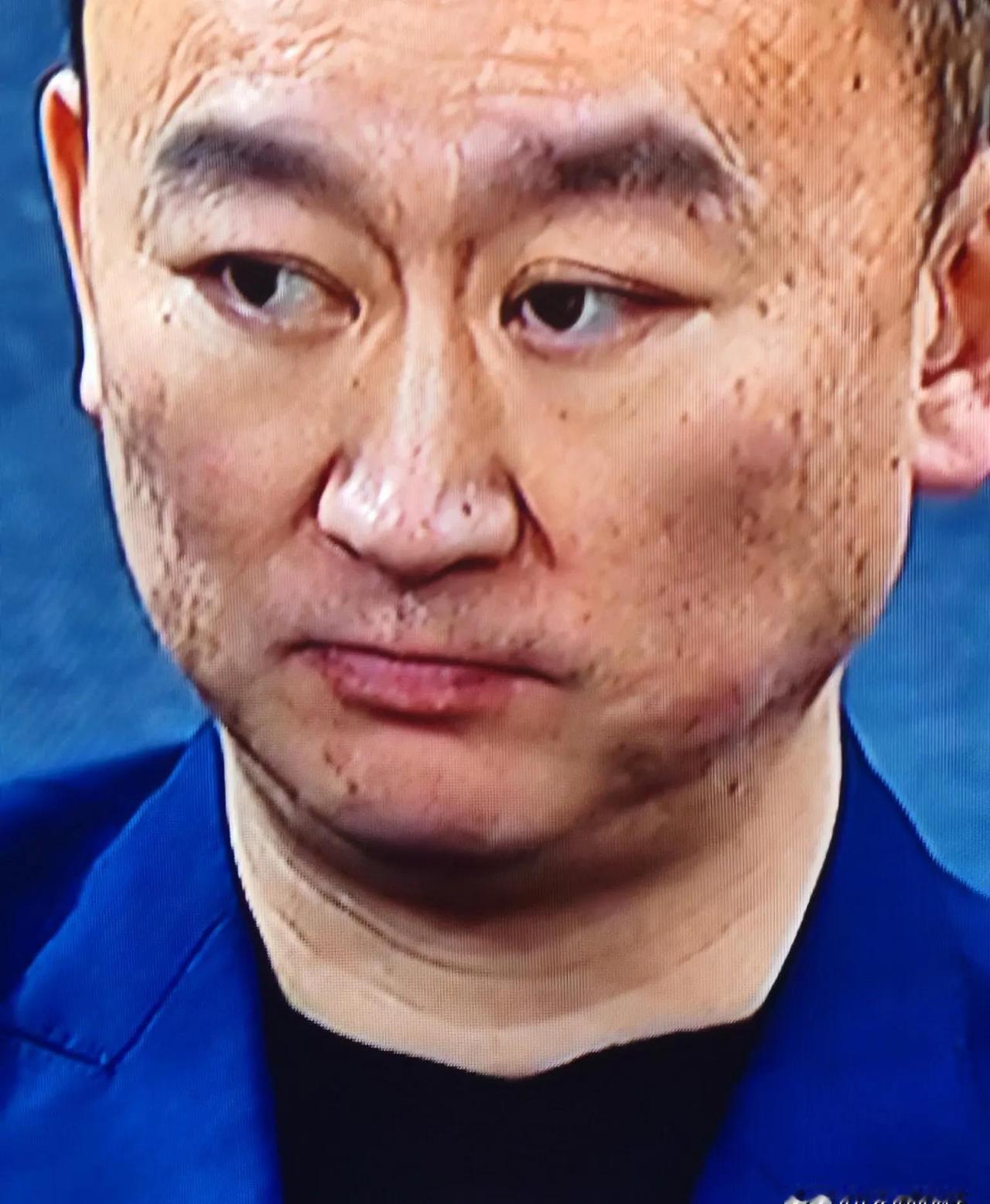 我当时愣了一下。刷到比分，心里还以为是碾压，结果越想越怪——青岛竟然没让两位大外