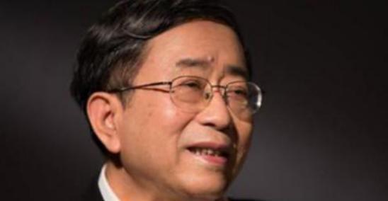 在一次青歌赛上，主持人问一位歌手：“小桥流水人家”的下一句是什么？结果这位歌手的
