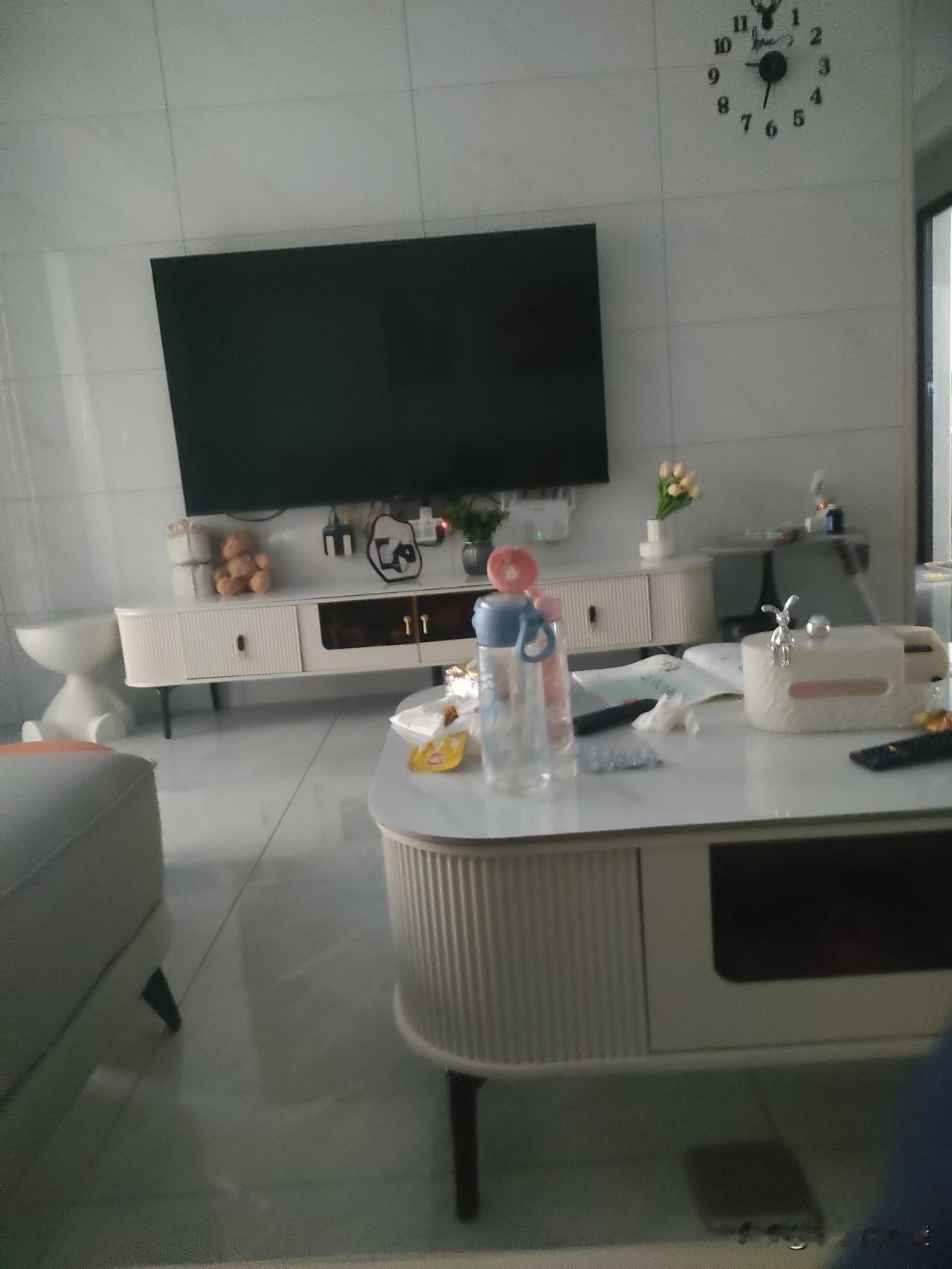 友们!我小时候真的下过农田插秧,现在想起来还满脚是泥的感觉!那时候大概七八岁,跟