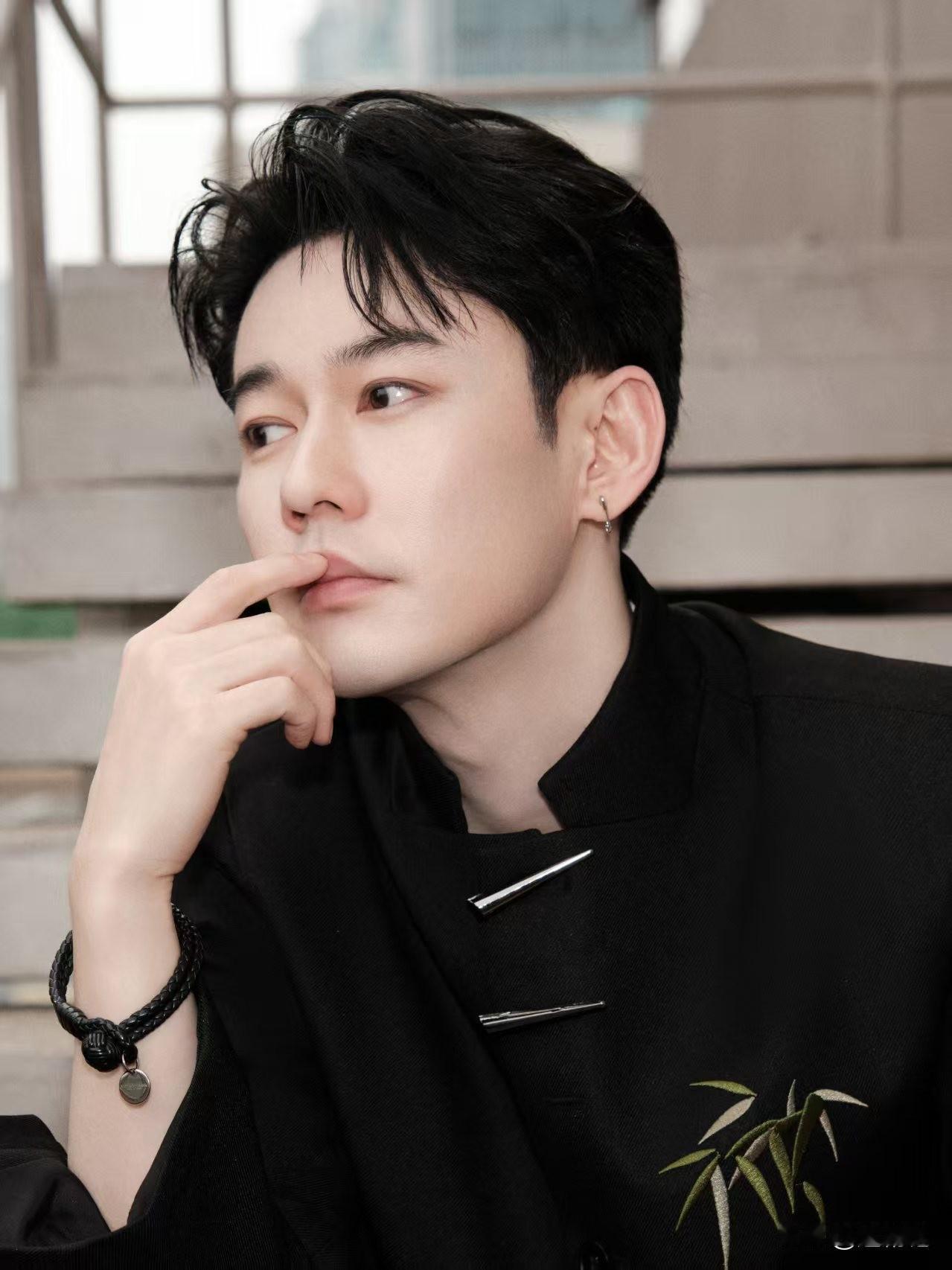 《四喜》，饰演许知冬的宣言。上一次见他是在刚播完的《灼灼韶华》，褚韶华的小叔子二