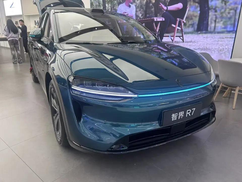 10万内入门家用（代步/三口）威驰/威驰FS：落地约9万；1.5L+CVT