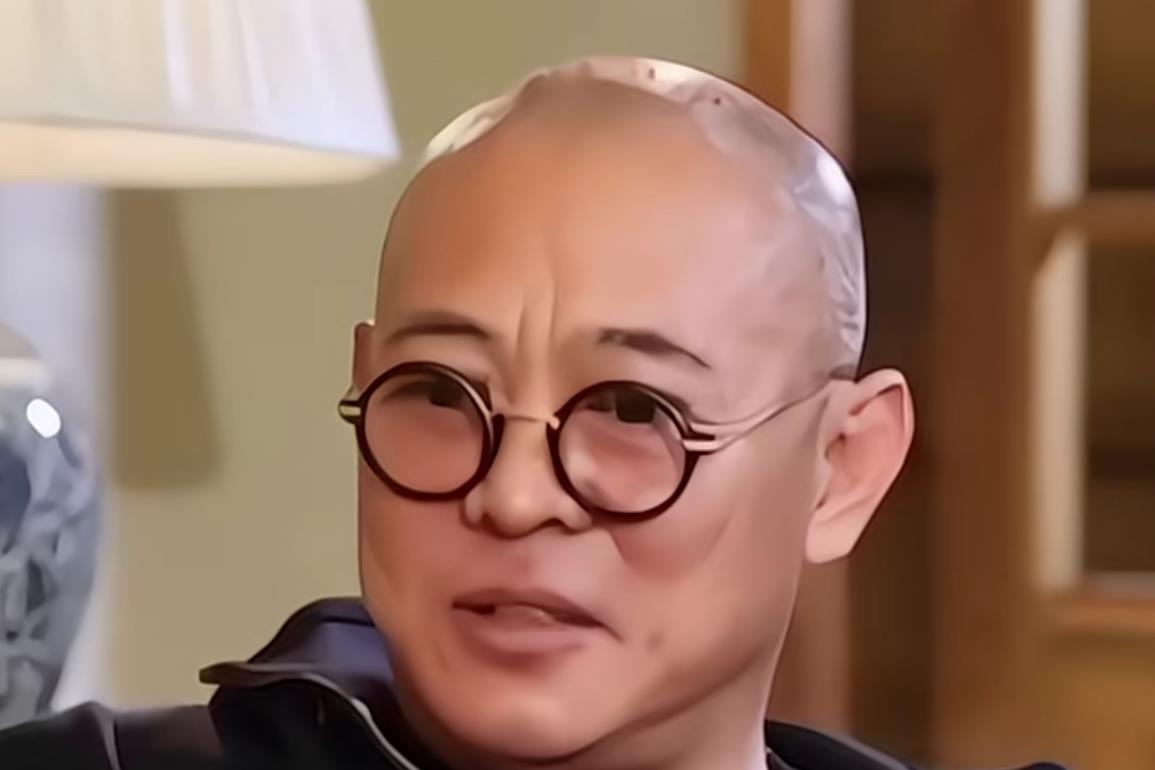 李思公开指责李连杰。李连杰女儿李思突然开炮，把积压30年的委屈全抖搂出来了！她直