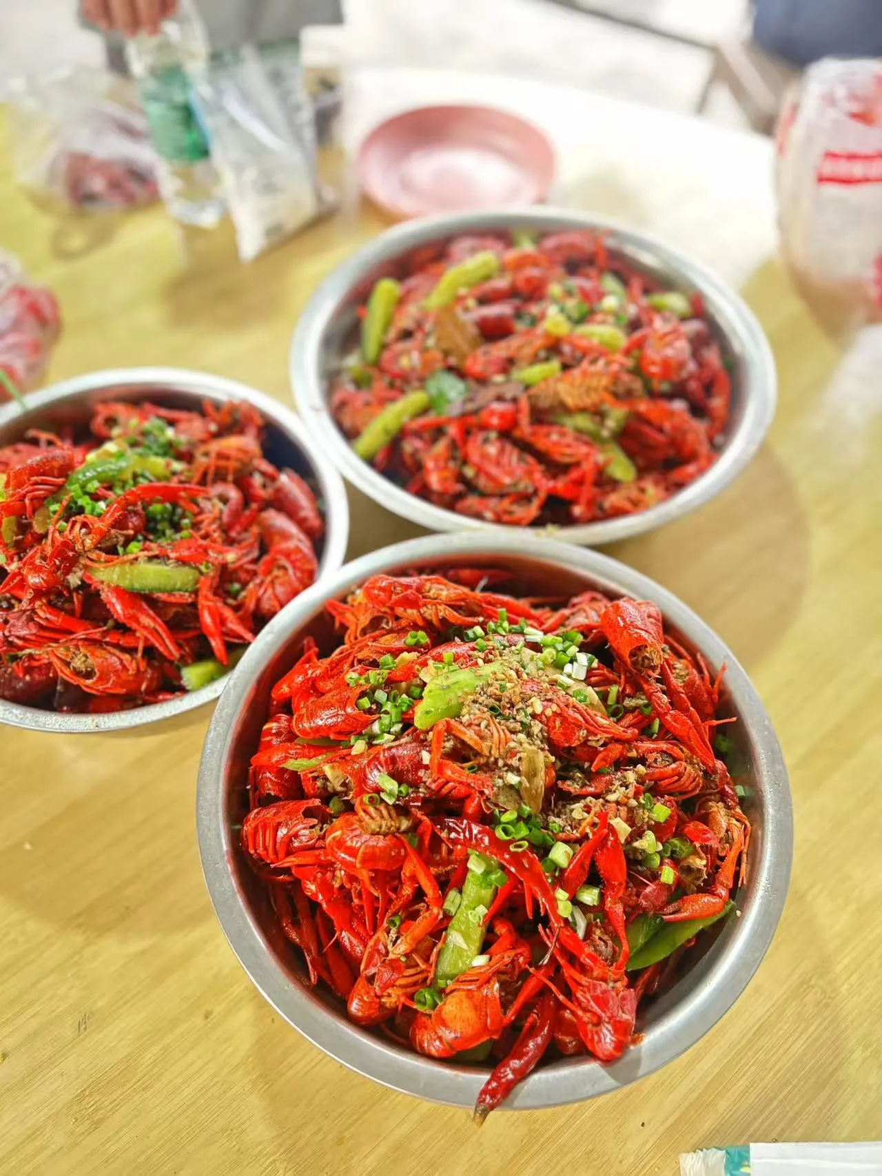 大虾爱好者集合！这玩意儿到底还能怎么吃？作为资深虾控，油焖、蒜蓉、红烧、麻辣都