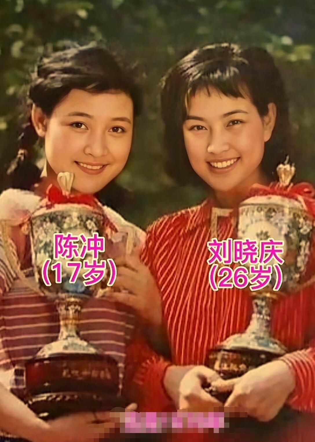 年轻的时候陈冲比刘晓庆好看，那时候是陈冲的难得一见美照，梳着马尾辫，一双大眼睛，