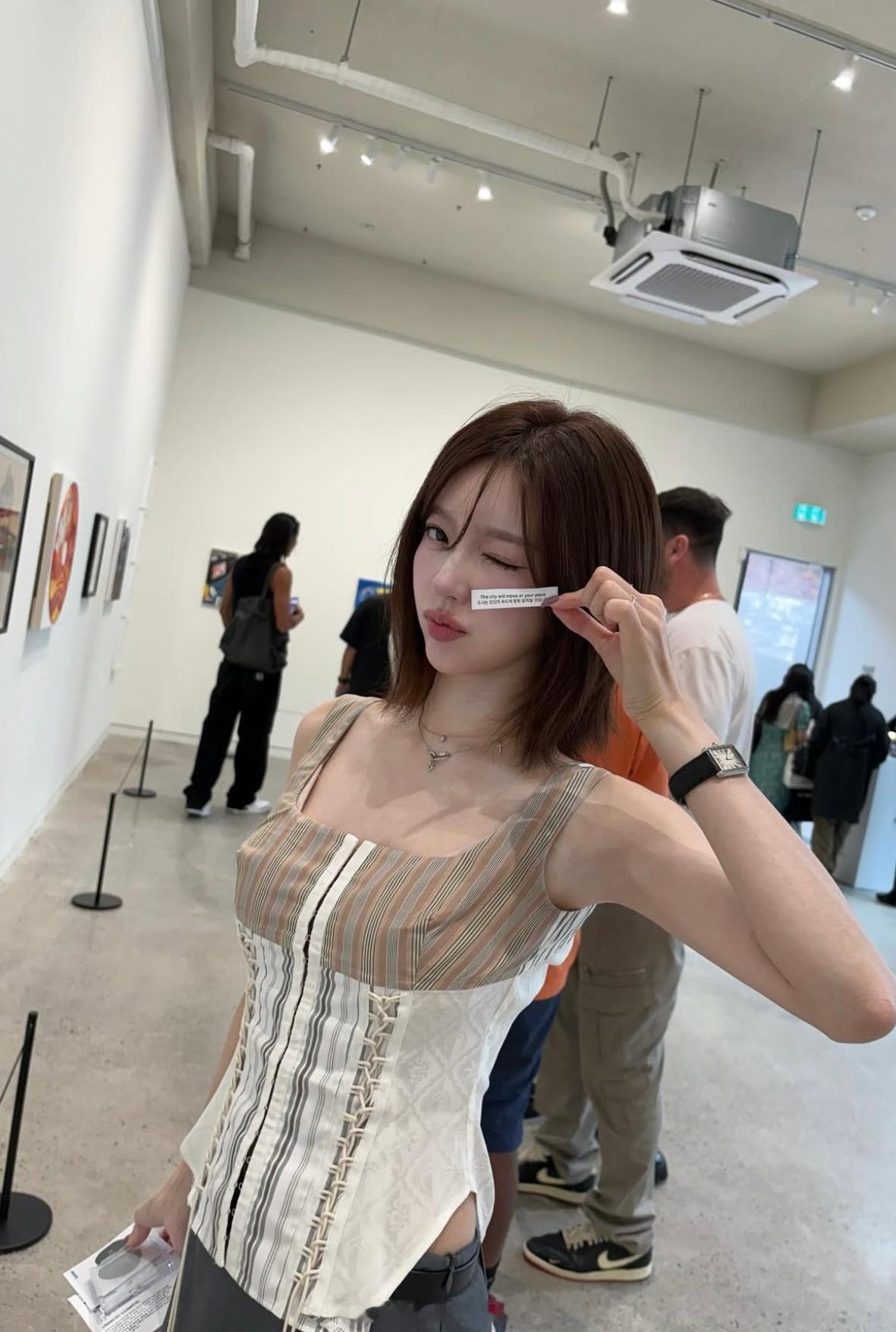 洪智允洪智允短发mm📷pose​​​
