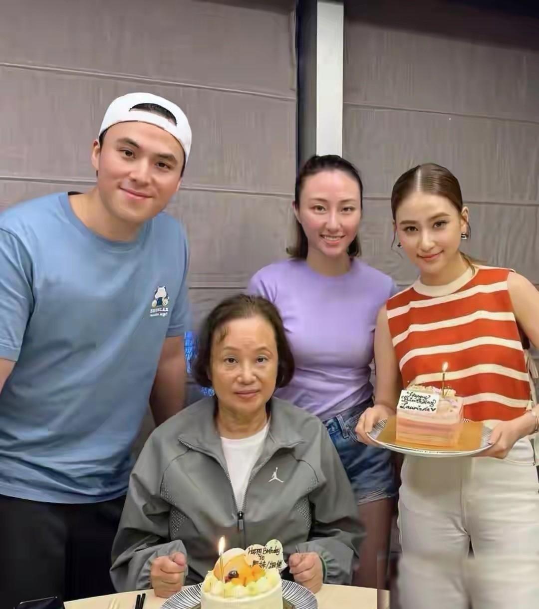 美人迟暮！赌王三太年轻时又高又瘦肤白貌美，如今73岁的她脸色被拿出来聊，多少有点