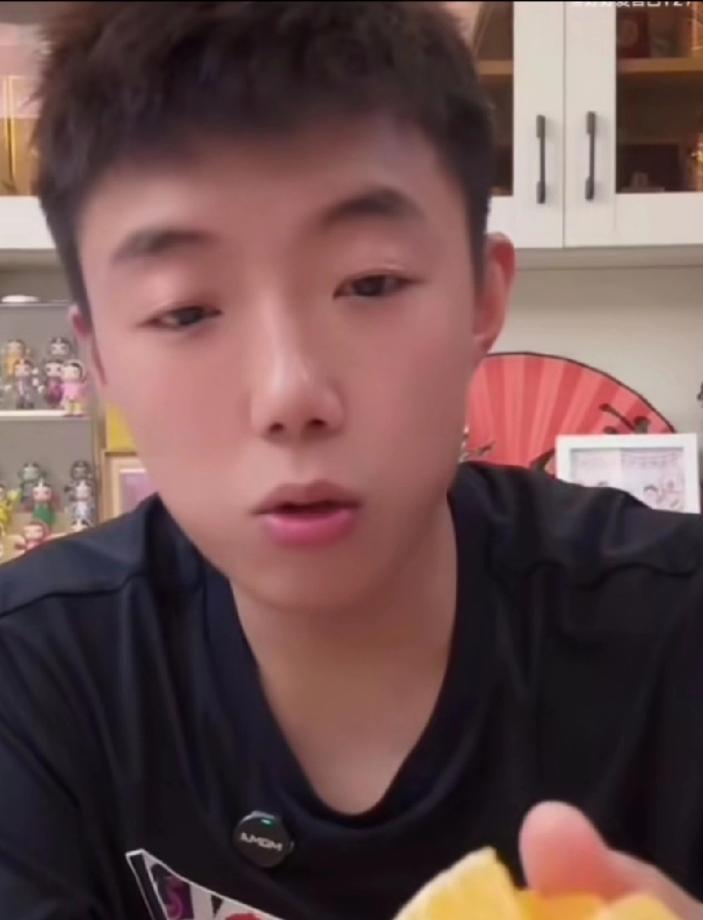 尹航曝：樊振东不用教练和樊振东同期进国家队，他的话没人敢杠，国乒最近有个挺有意思