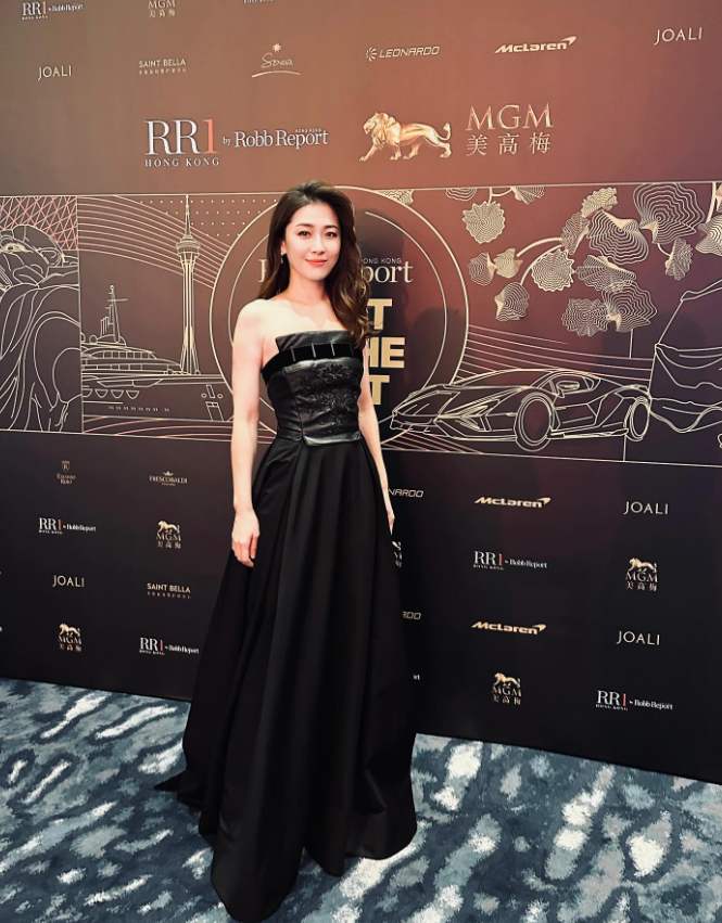 她曾经也是香港TVB顶级美女，当年TVB很多电视剧找她当女主角，现在看起来依然这