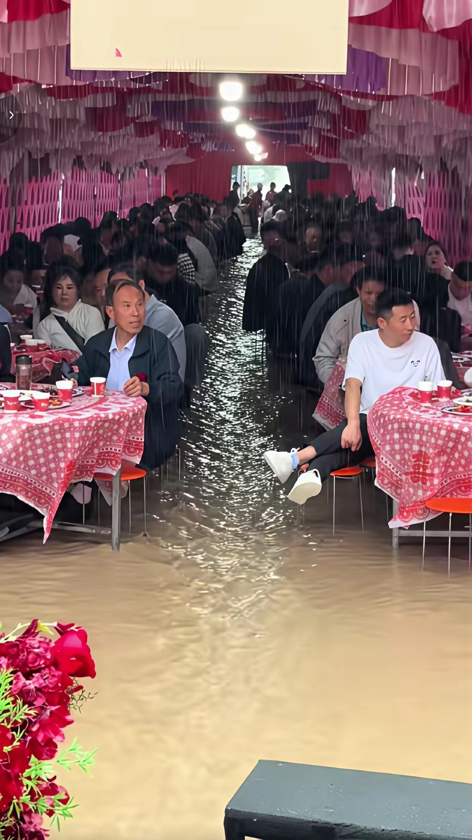 这日子选的，亲朋好友都很给面子
