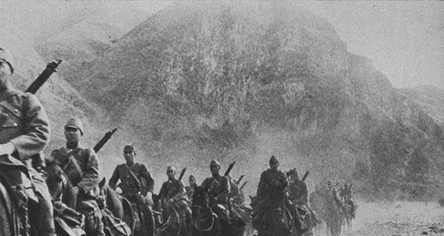 1941年，日军活捉了八名八路军战士，三天时间里，日军不准八人吃饭喝水。三天后，