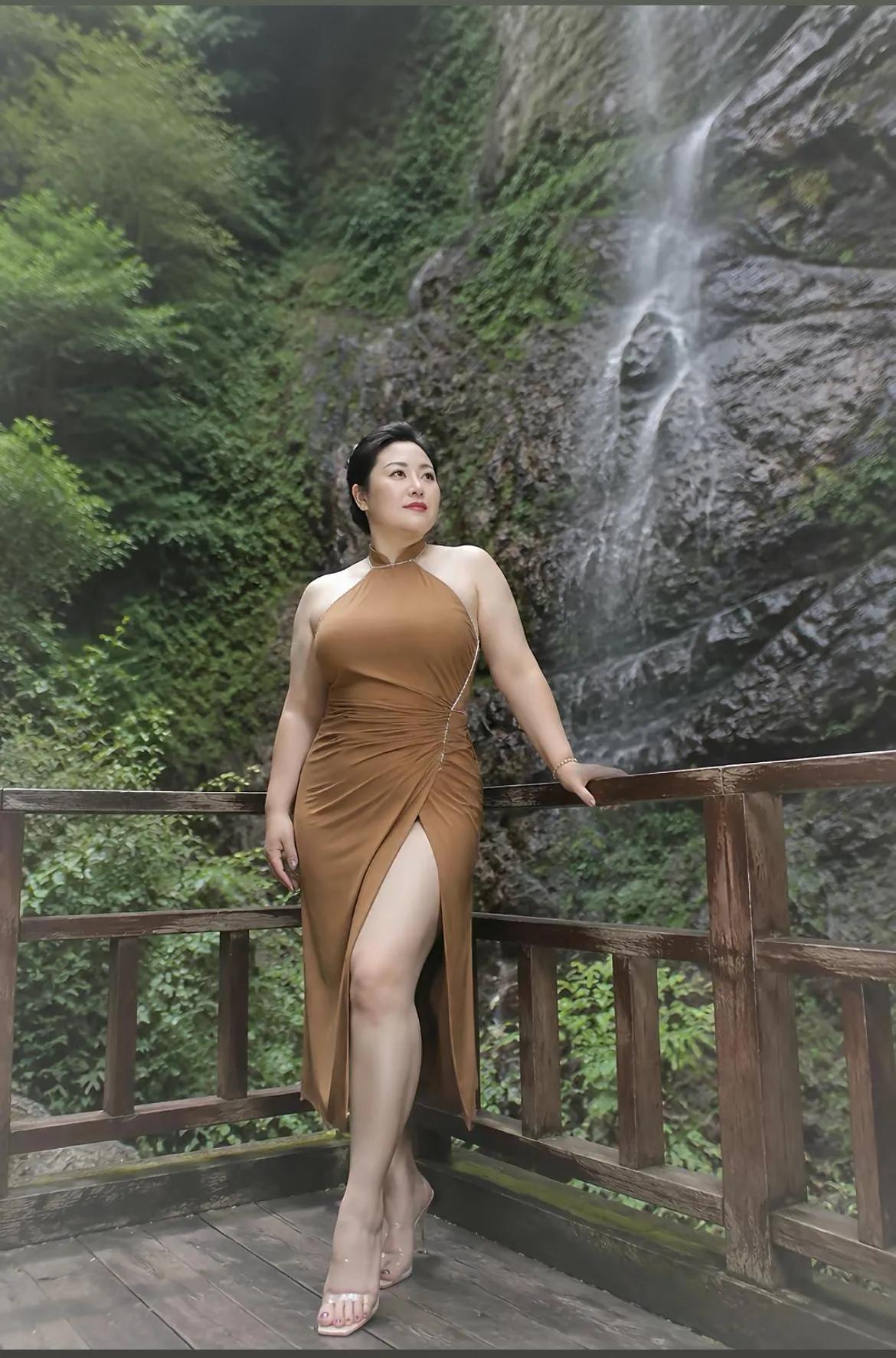 给摄影师加鸡腿！为什么要给摄影师加鸡腿？可以肯定的说，在外景地能拍出画面如此
