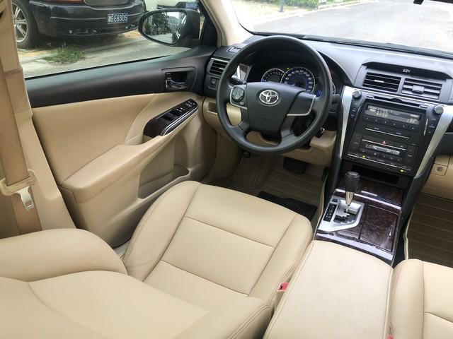 凯美瑞2.0和2.5哪个省油，不能一概而论。要是跑巡航，排量小的2.0L通常更省