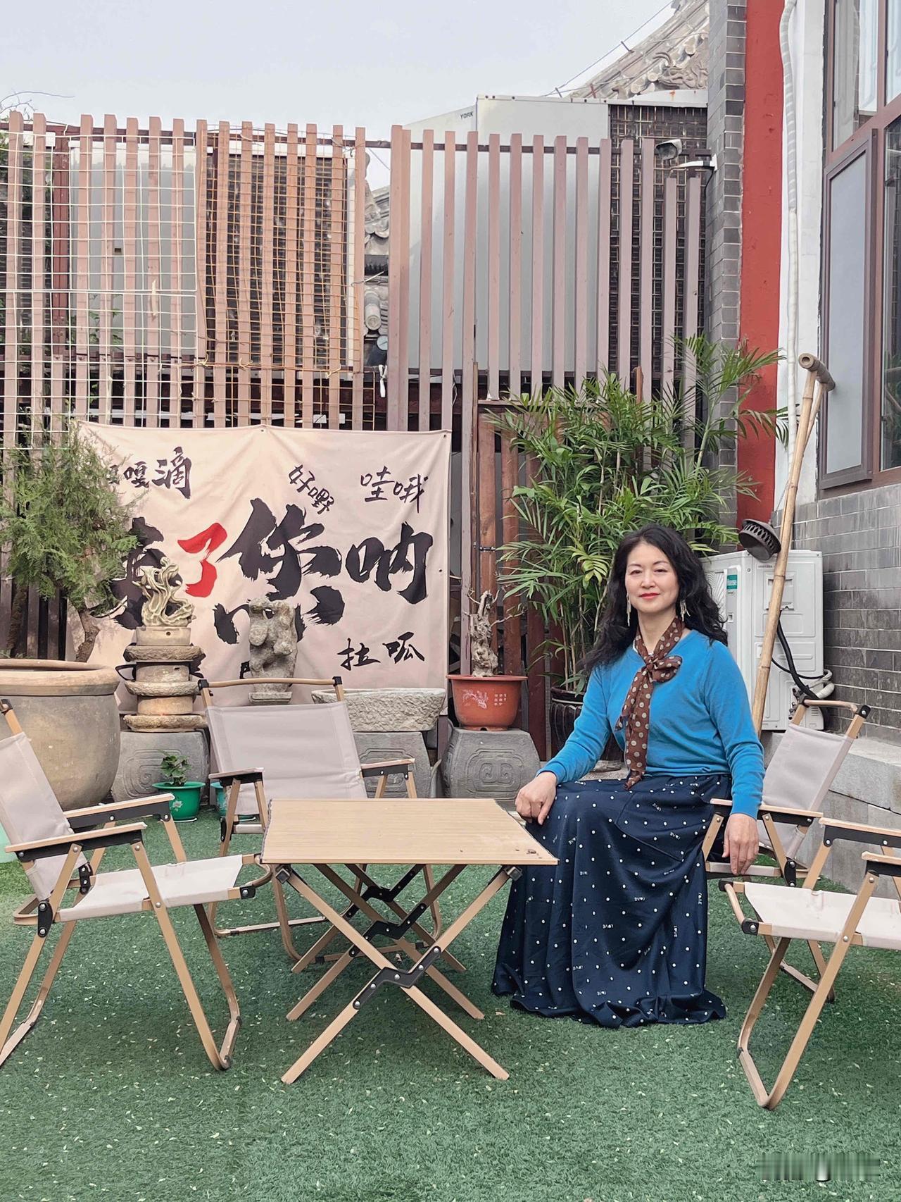 72年的我已经退休快四年多了，发现一个道理，只要少说话少接触人，烦恼就很少！