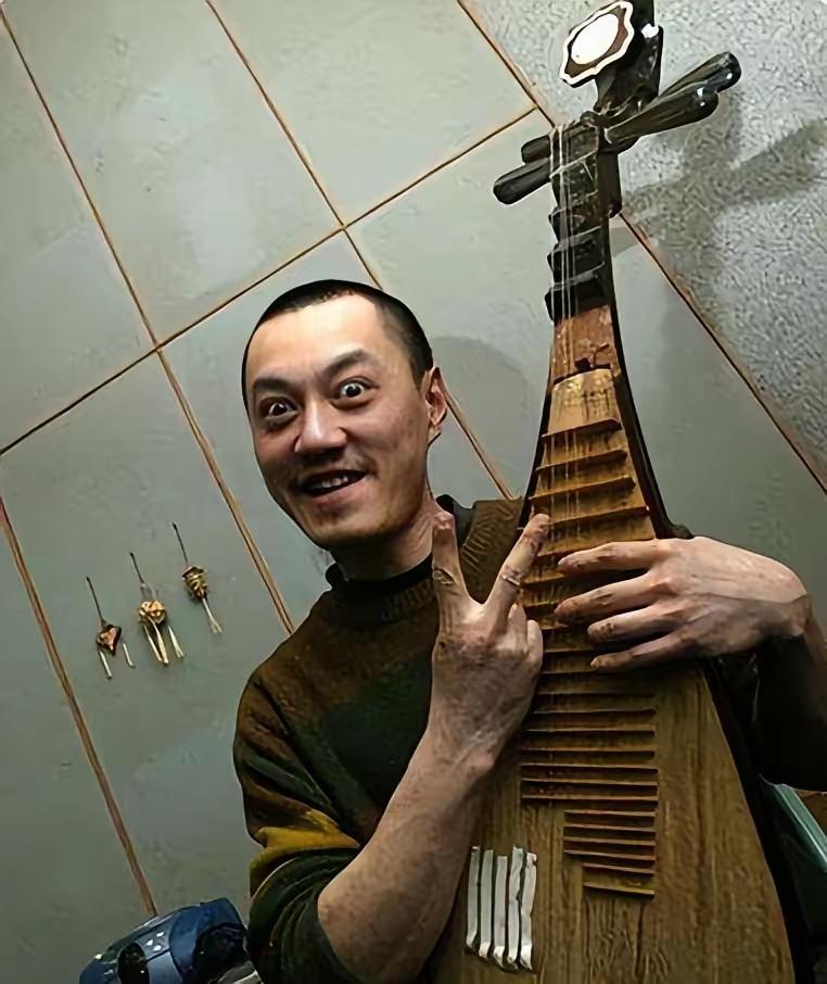 雪村，原名韩健，1969年4月出生，吉林省辽源市人，中国内地音乐人、演员、导演，