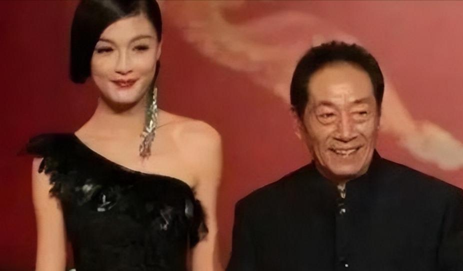 不顾家人反对，执意嫁给68岁的王奎荣，惨遭群嘲的她如今怎样了？31岁的女演员饶