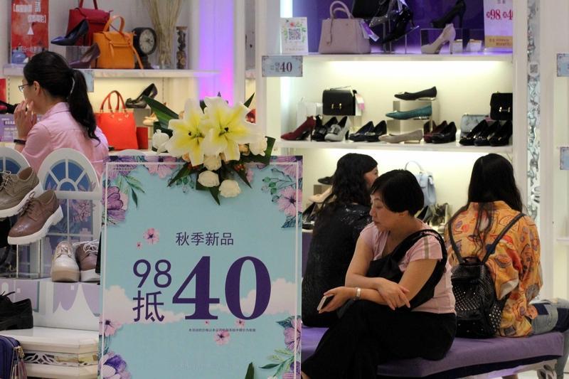 南京中央商场这亏损情况真是让人唏嘘。7月12日公告显示，2025年上半年预亏-1