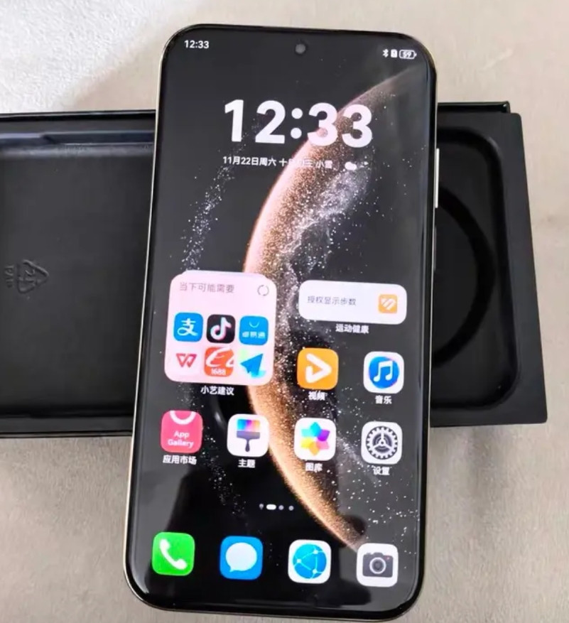 前几天一同事新买了一台华为mate70Air，他经过几天使用，总结如下：1