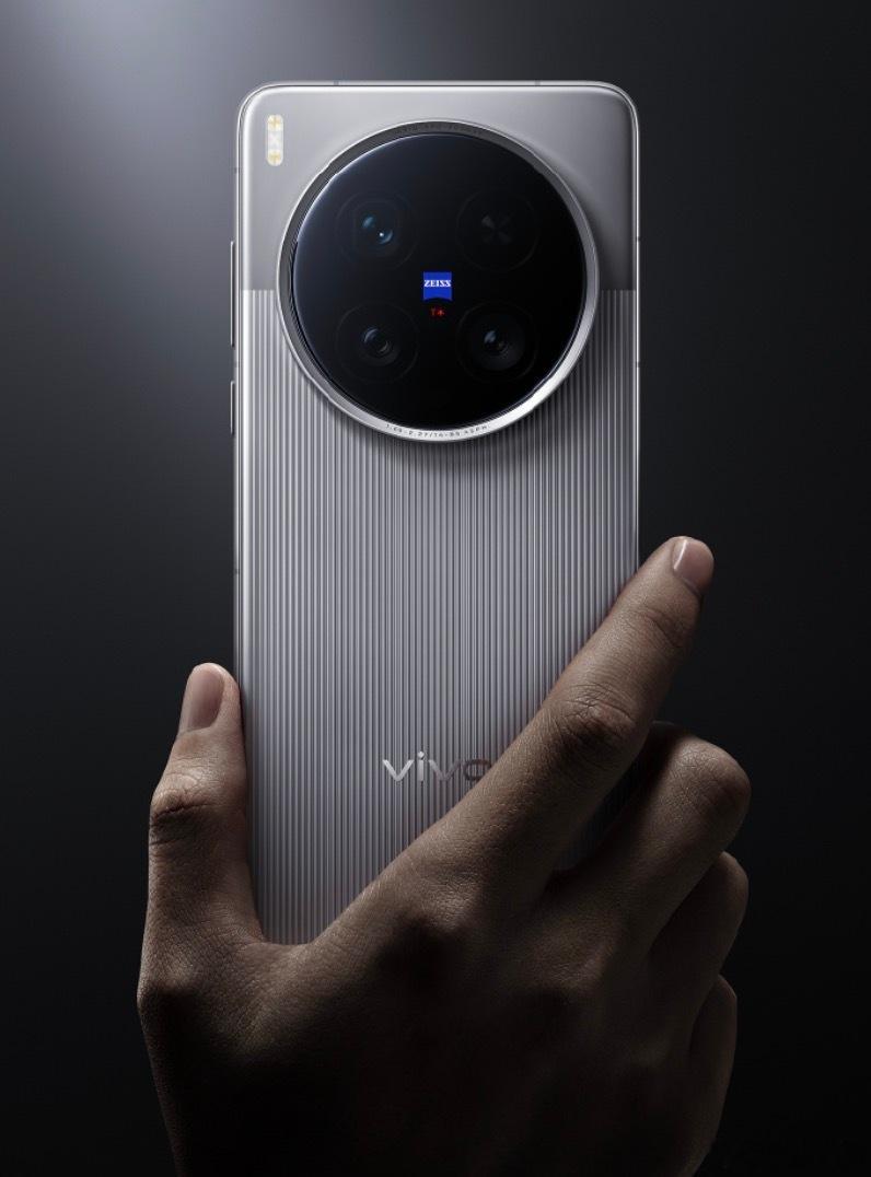 产品人驾到其实不管vivo哪一代Ultra都在当时代表了vivo对移动