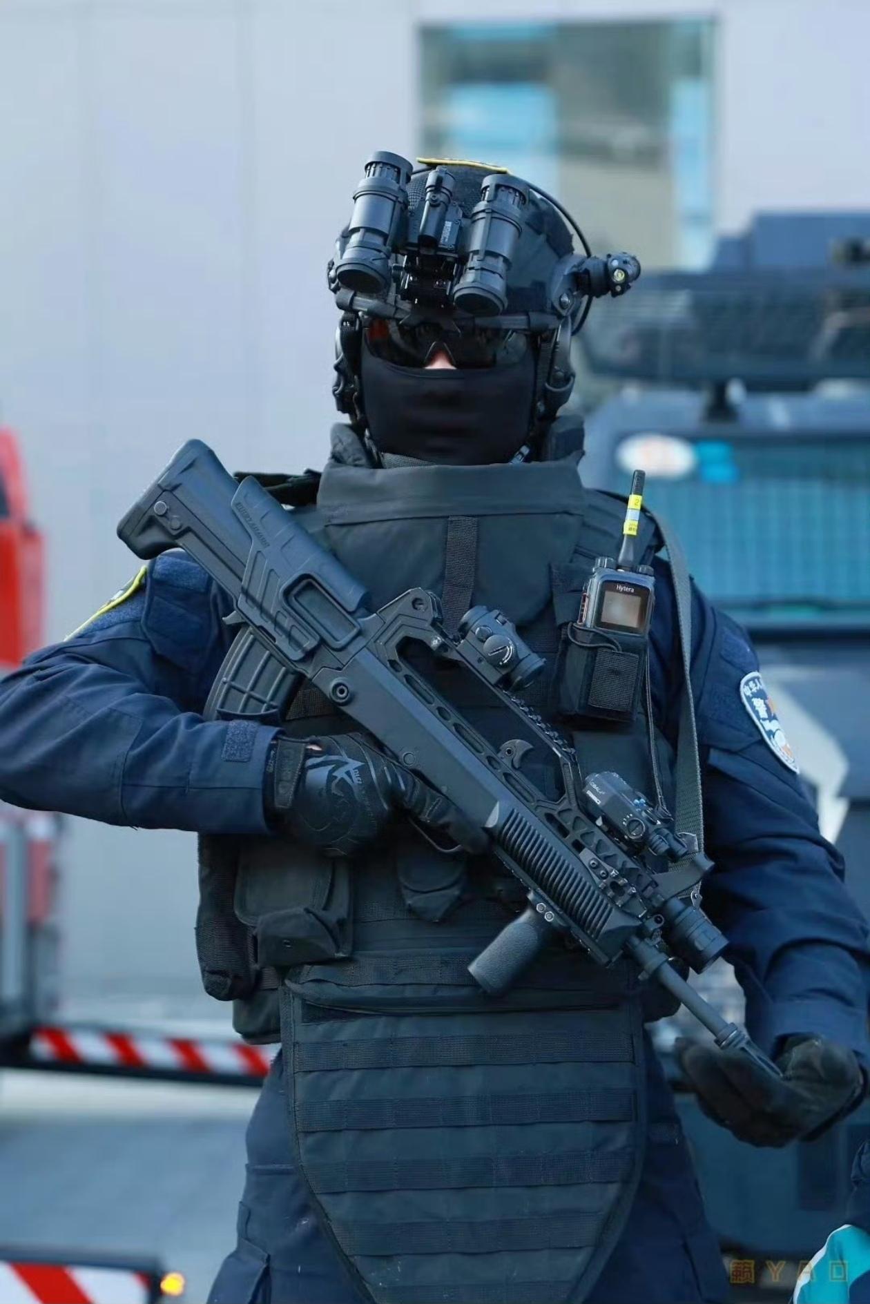 昆明市公安局为特警大队采购的枪械扩展系统，包括95式自动步枪，79式冲锋枪，92