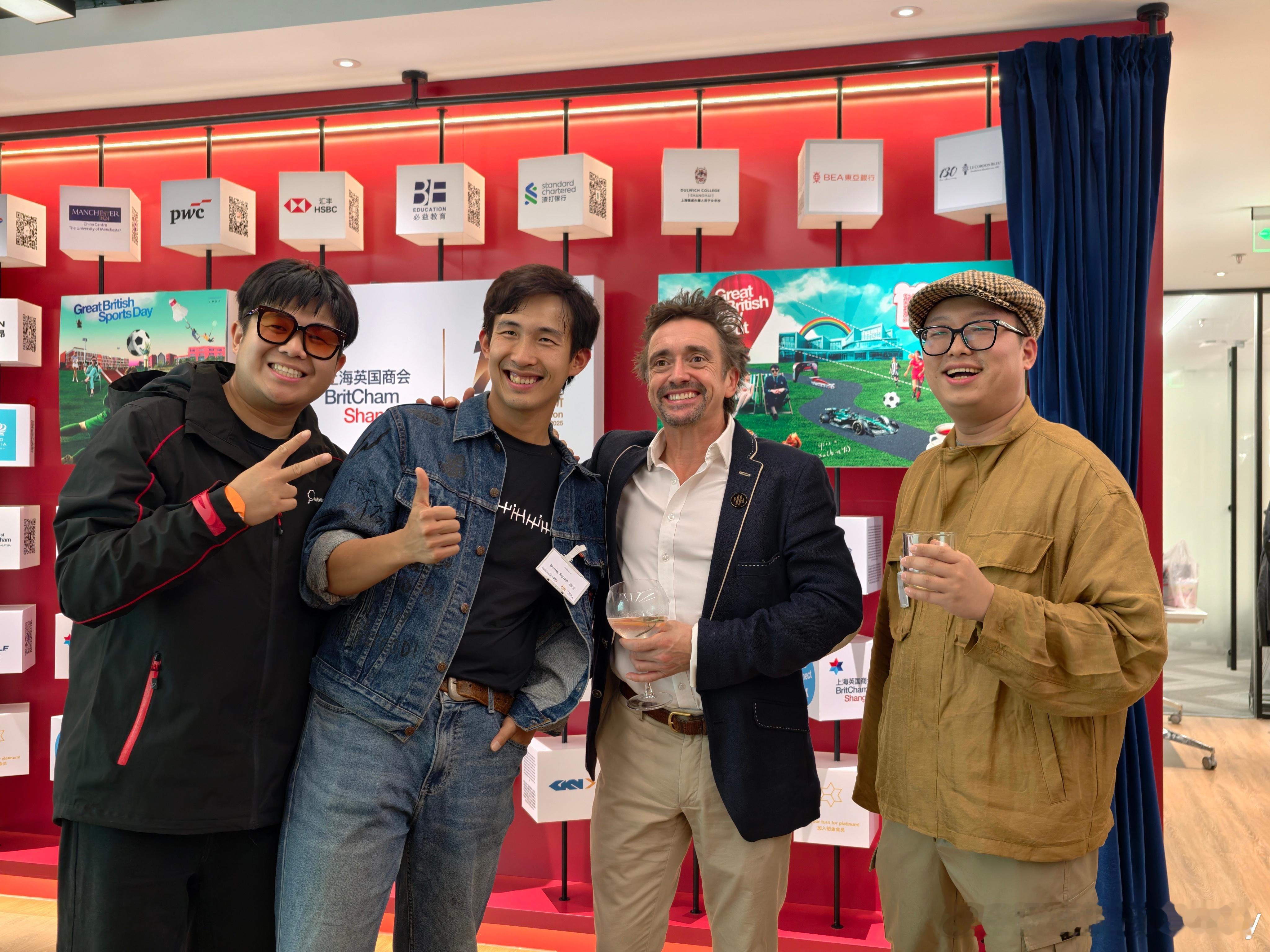 也算是追星成功了!粉了这么多年!可以说没有TopGear就没有现在的我。不