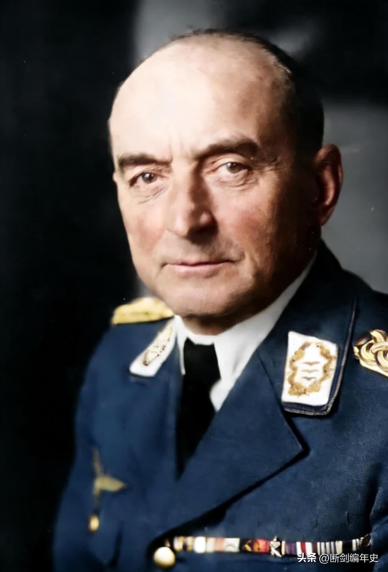 莱昂哈德·考皮施（1878-1945）是二战德国国防军炮兵上将，其特殊之处在于横