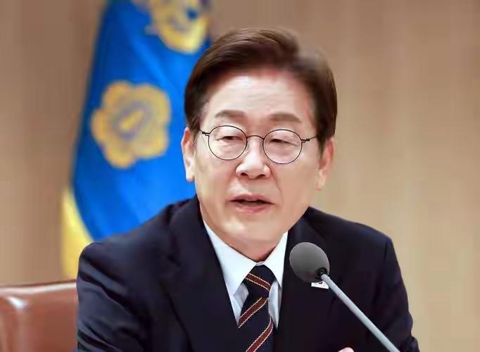 如何客观评价韩国总统李在明？成熟老辣的政客，难得一见的政务高手，接地气拉满但