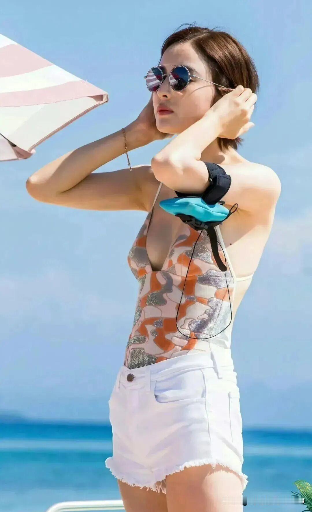 古力娜扎海边休闲美图