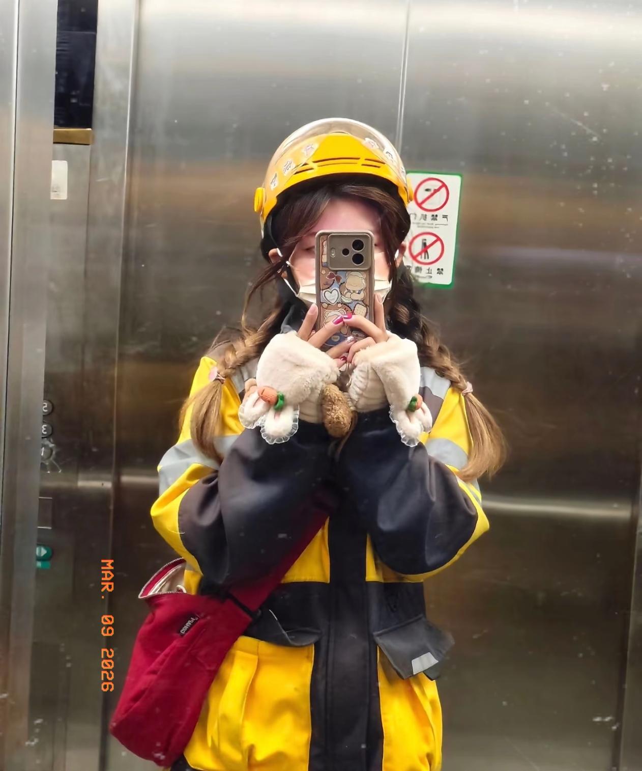 “脸都不要了吗！”上海一位00后女骑手，送餐时被男顾客疯狂骚扰，气得她直接报警