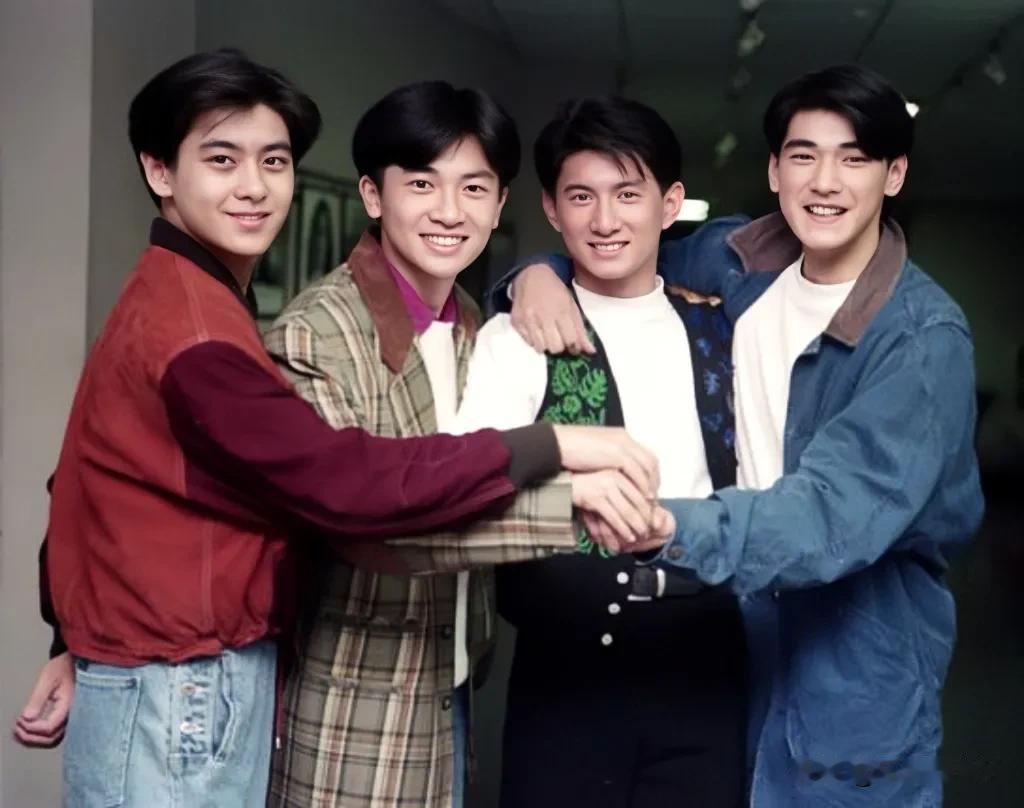 1992年，金曲奖颁奖典礼彩排，林志颖、苏有朋、吴奇隆、金城武在后台合影。那时候
