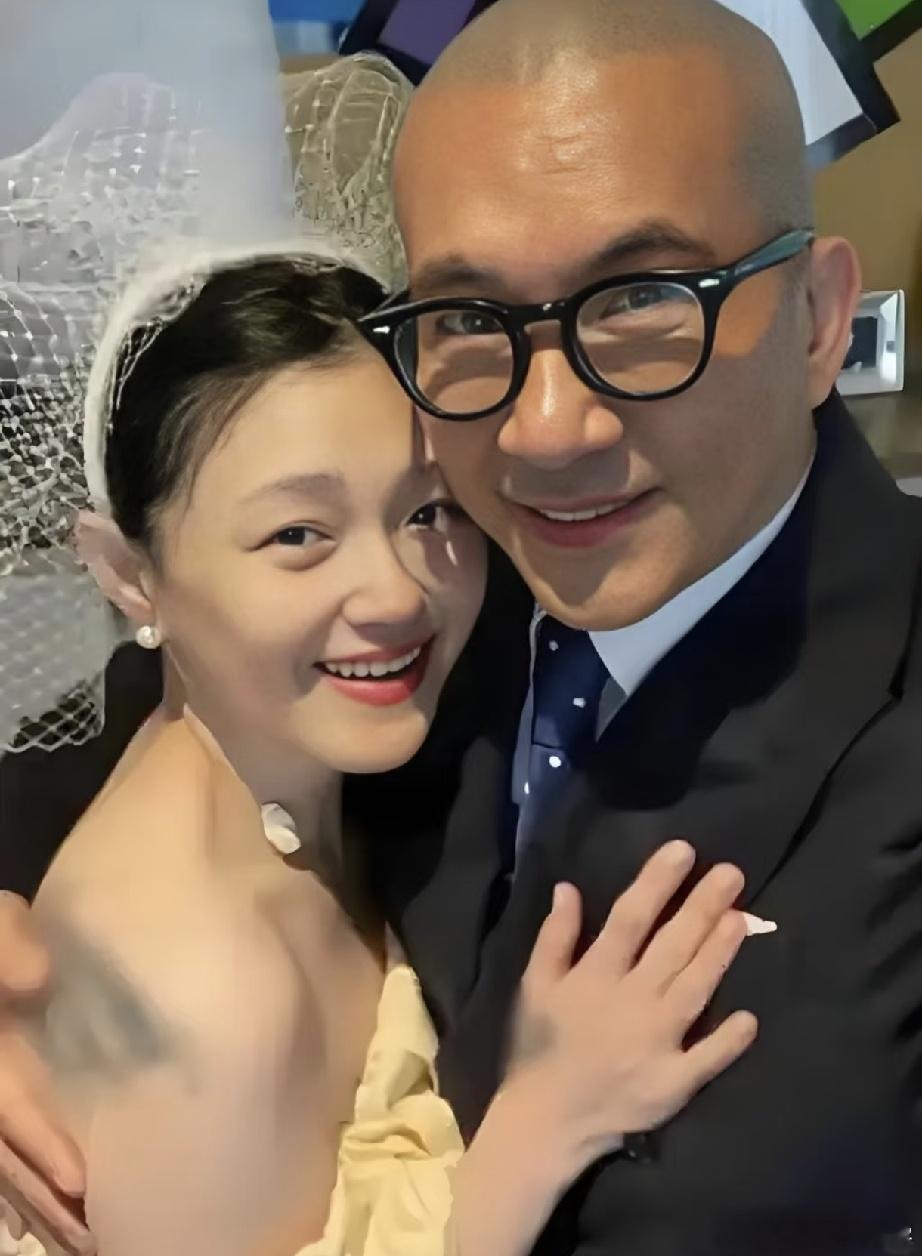 具俊烨爱不爱大S我不评价可是有一点我特别想不通，他为什么总在泄露大S的隐私