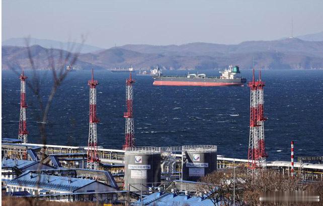 美媒，俄1月份石油和天然气收入同比下降一半，降至2020年7月以来的