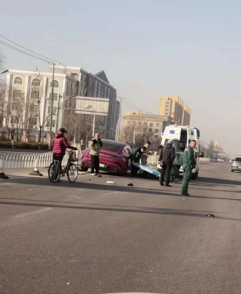 辽宁营口，网友发视频吐槽:这车为什么事故率那么高？最后还是希望人没事！！！评论