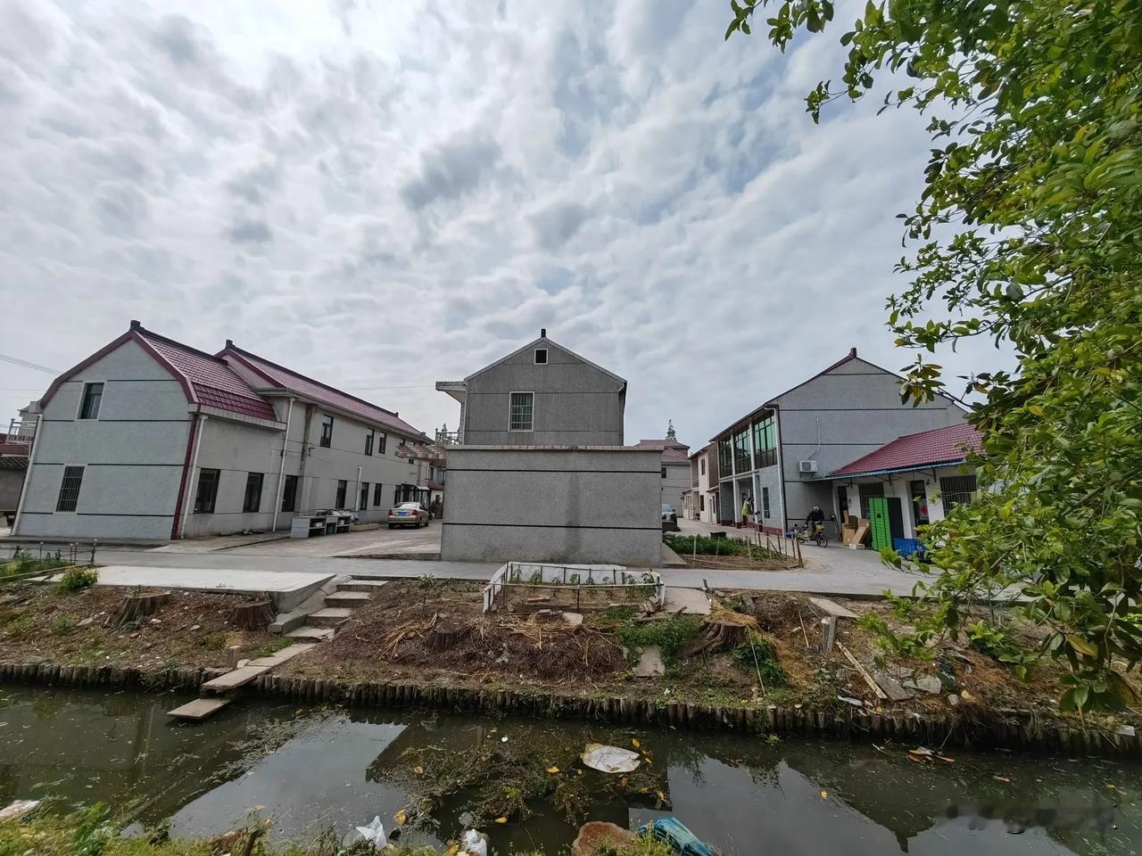 上海农村与浙江农村，差距还是很大的！浙江农村环境整洁、空气清新、家家户户小别