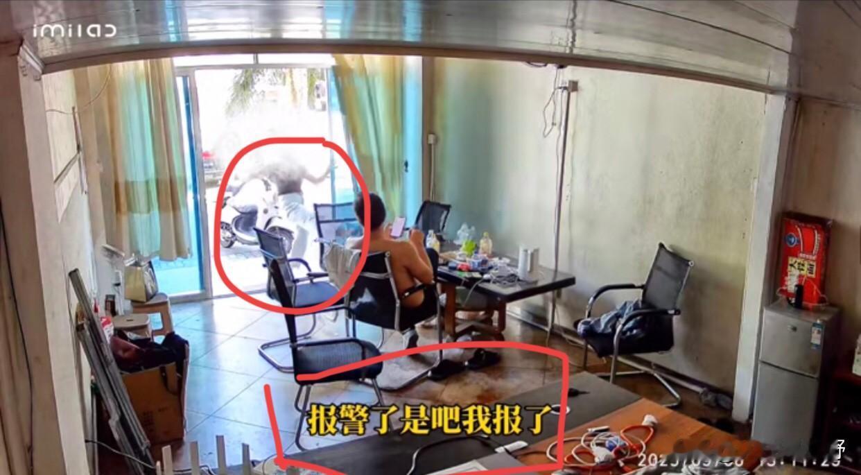 “踹门小仙女”最新后续来了，得知踹坏的门要赔偿5000，可能要立案，就想和隔壁老