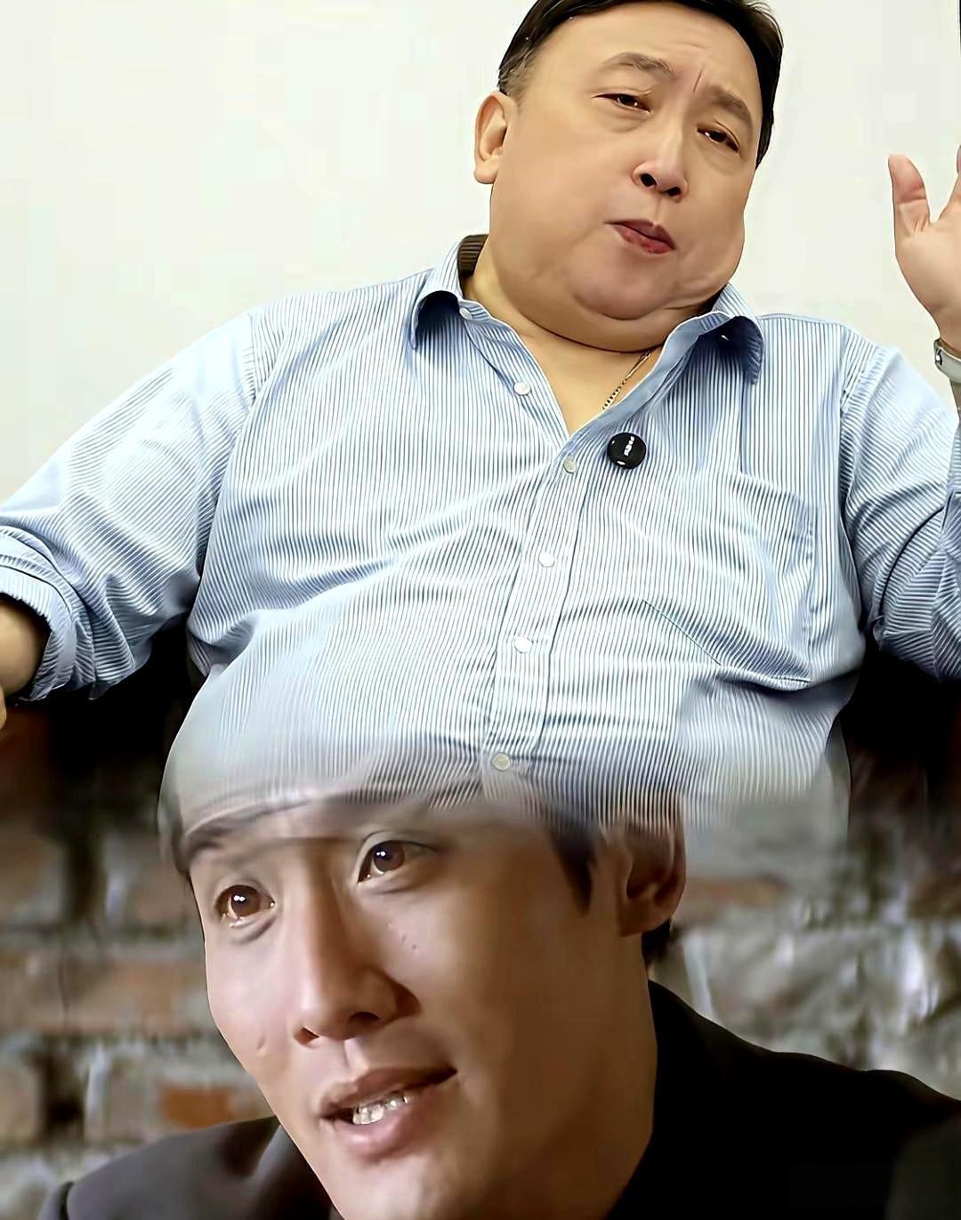导演王晶有次被母亲叮嘱，以后见了梁家辉要多打招呼。王晶一脸不解，母亲这才道出两人是表兄弟，他俩的爷爷