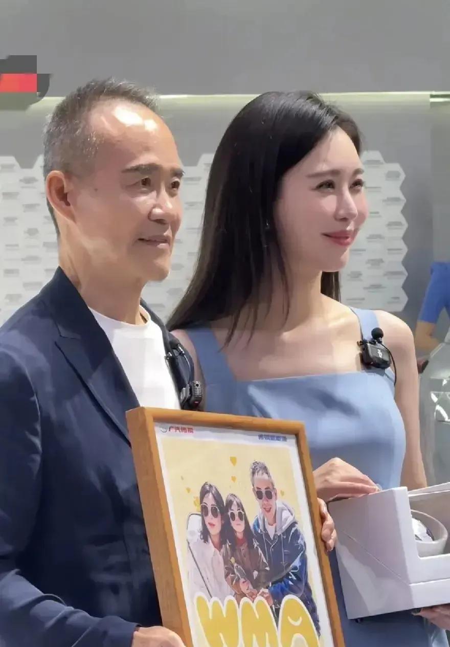 杨少华，94岁，拍视频饭店剪彩；游本昌，92岁，直播卖货；刘晓庆，75岁，拍