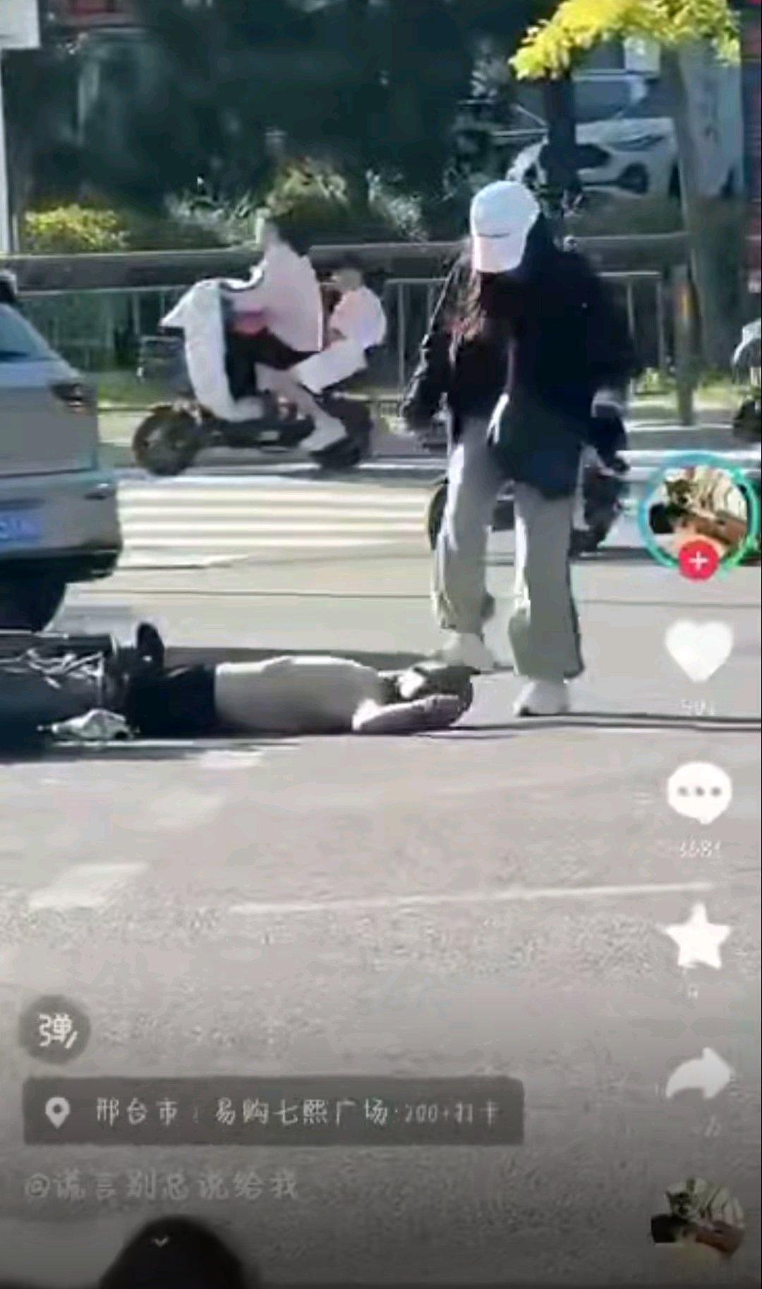 网传事发地在邢台七熙广场，先让子弹飞一会儿，不知道是不是AI视频。按理来说已经发