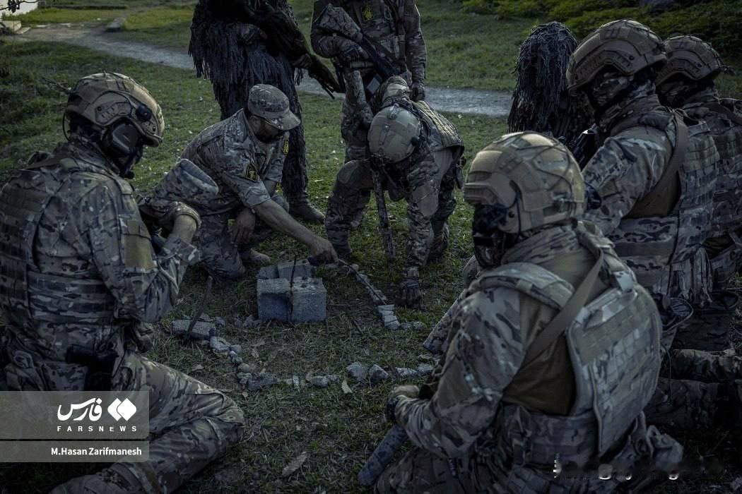 🇮🇷伊朗伊斯兰革命卫队“法特赫”特种部队及“巴西吉”民兵在丛林中进行军事演习