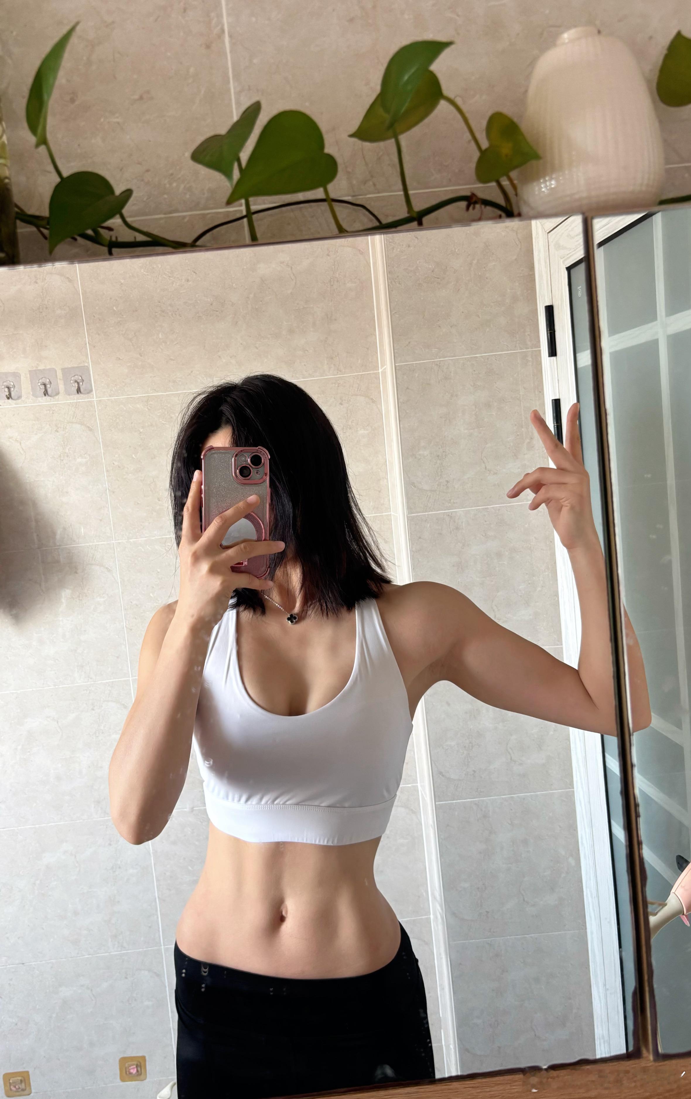 马甲线﻿﻿好身材每日健身打卡计划健身打卡家庭健身打卡生活手记脸好看还是马甲线