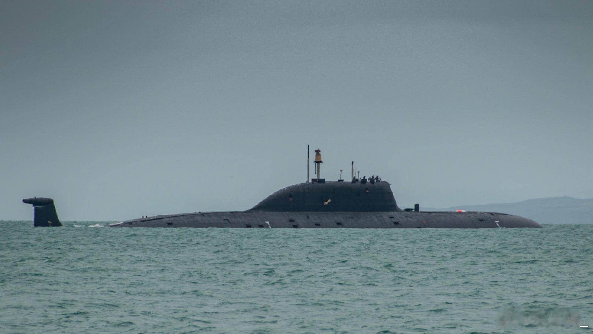 K-335“猎豹”，莫托夫斯基湾。此艇为971M型阿库拉-III级，2001年服