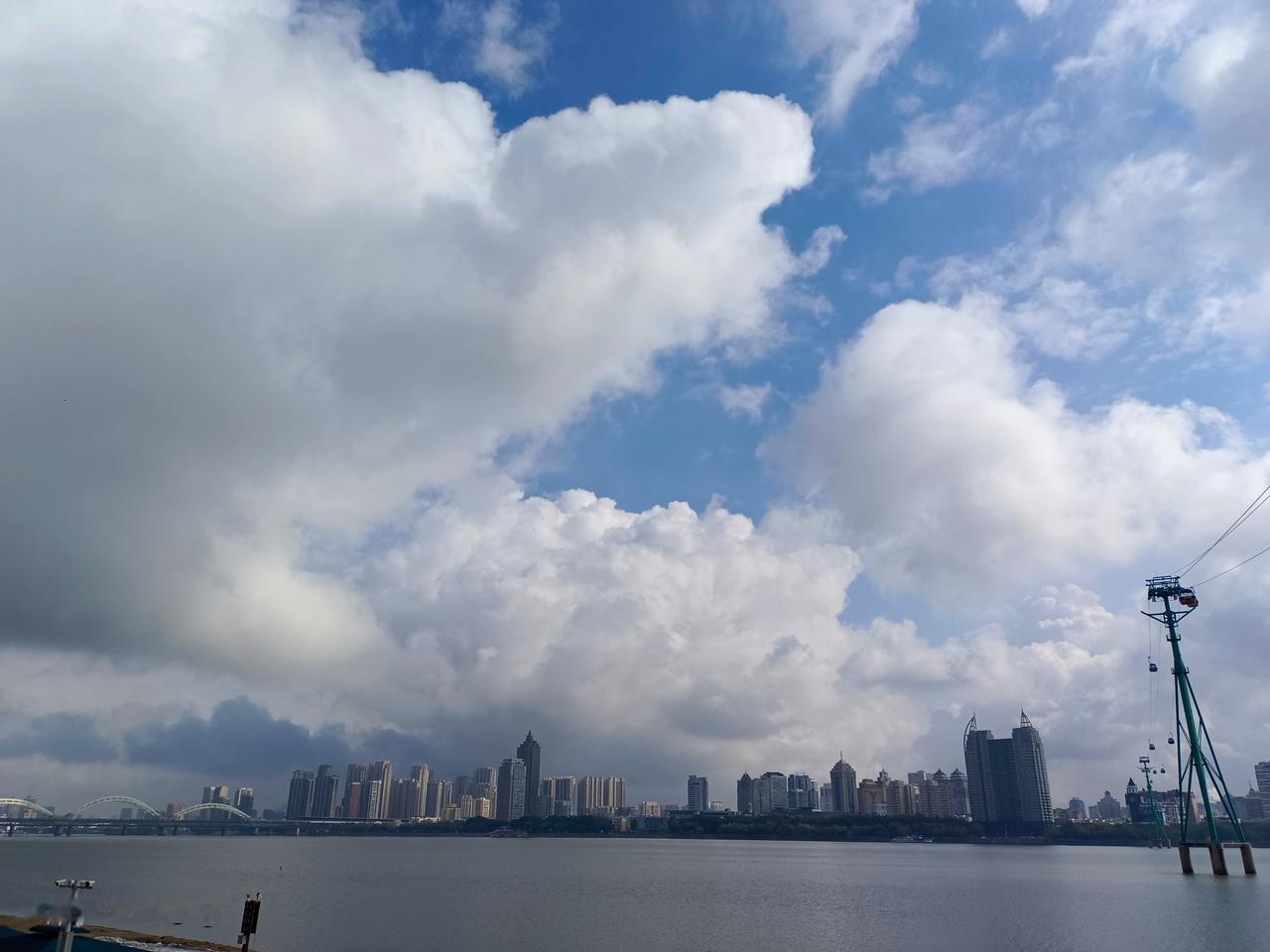 我有一个外甥女，92年的，也过了三十而立的年纪。家里现在觉得她没有消息，就是最好