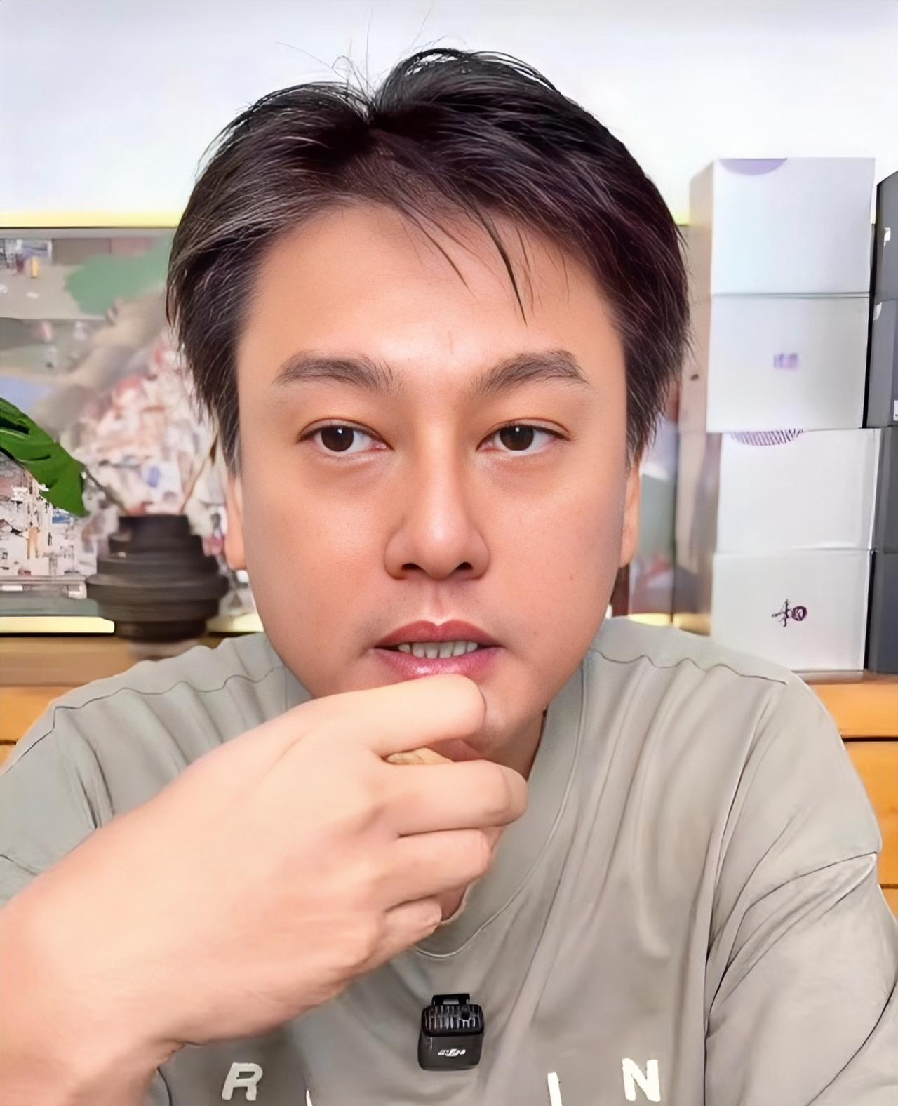 原来好多人都不想搭理朱孝天，是有原因，最近一次的直播里，很多人让他跟贾玲约饭