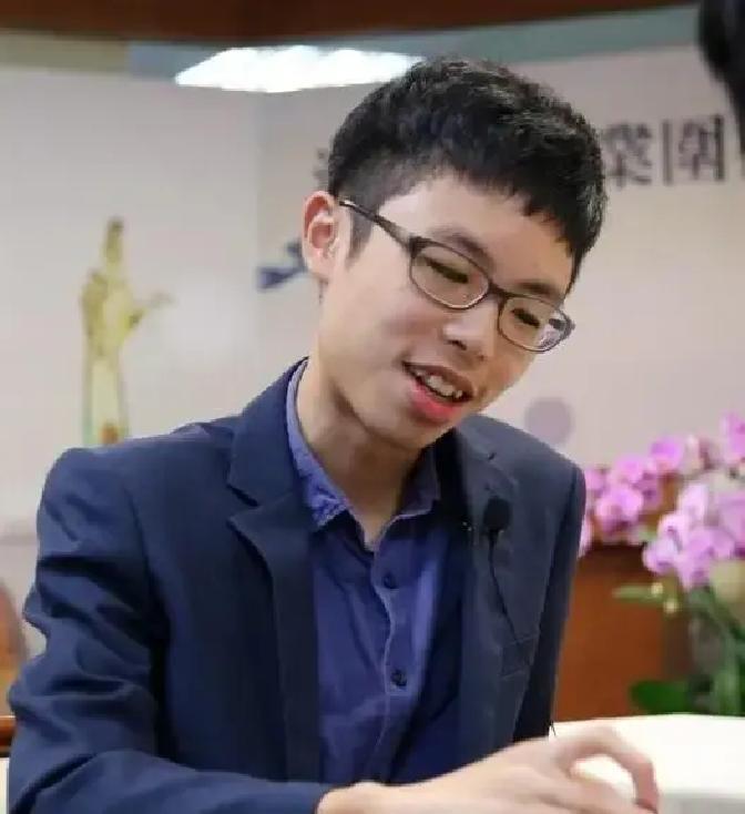 职业围棋不是静坐，是掐着脖子搏杀。你看到的第29手，AI胜率从50%直接归