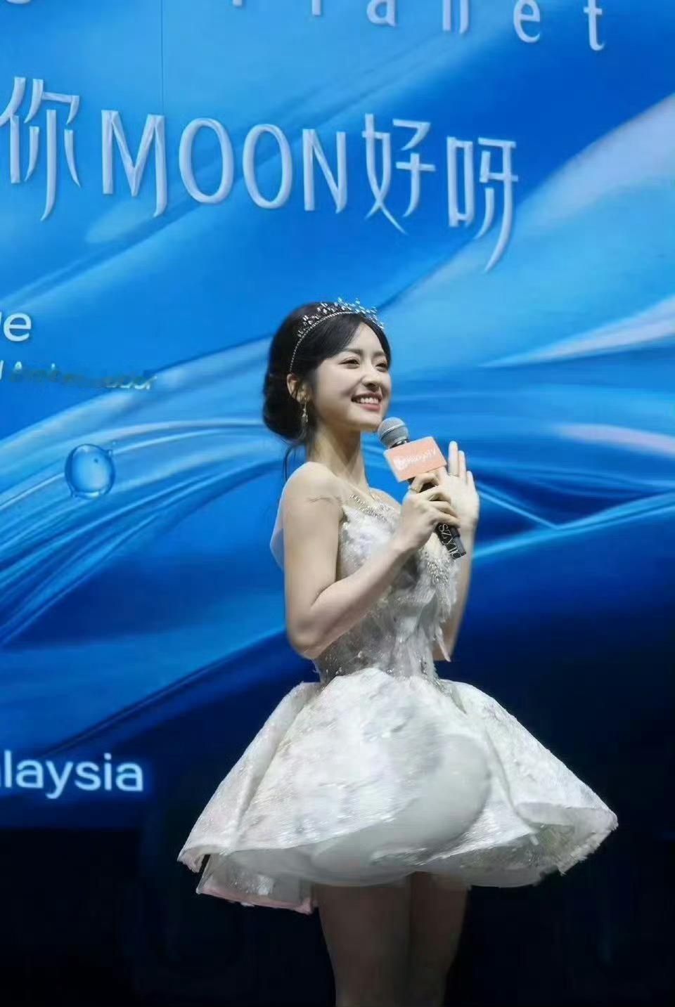 沈月换个裙子就出圈了不愧是外网最火的的中国演员到底是谁在说她普啊？！
