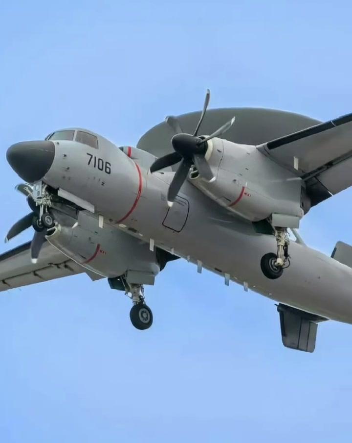 盯着空警-600没长受油管，就一口咬定它比不过美国E-2D？最后反倒被现实狠狠反