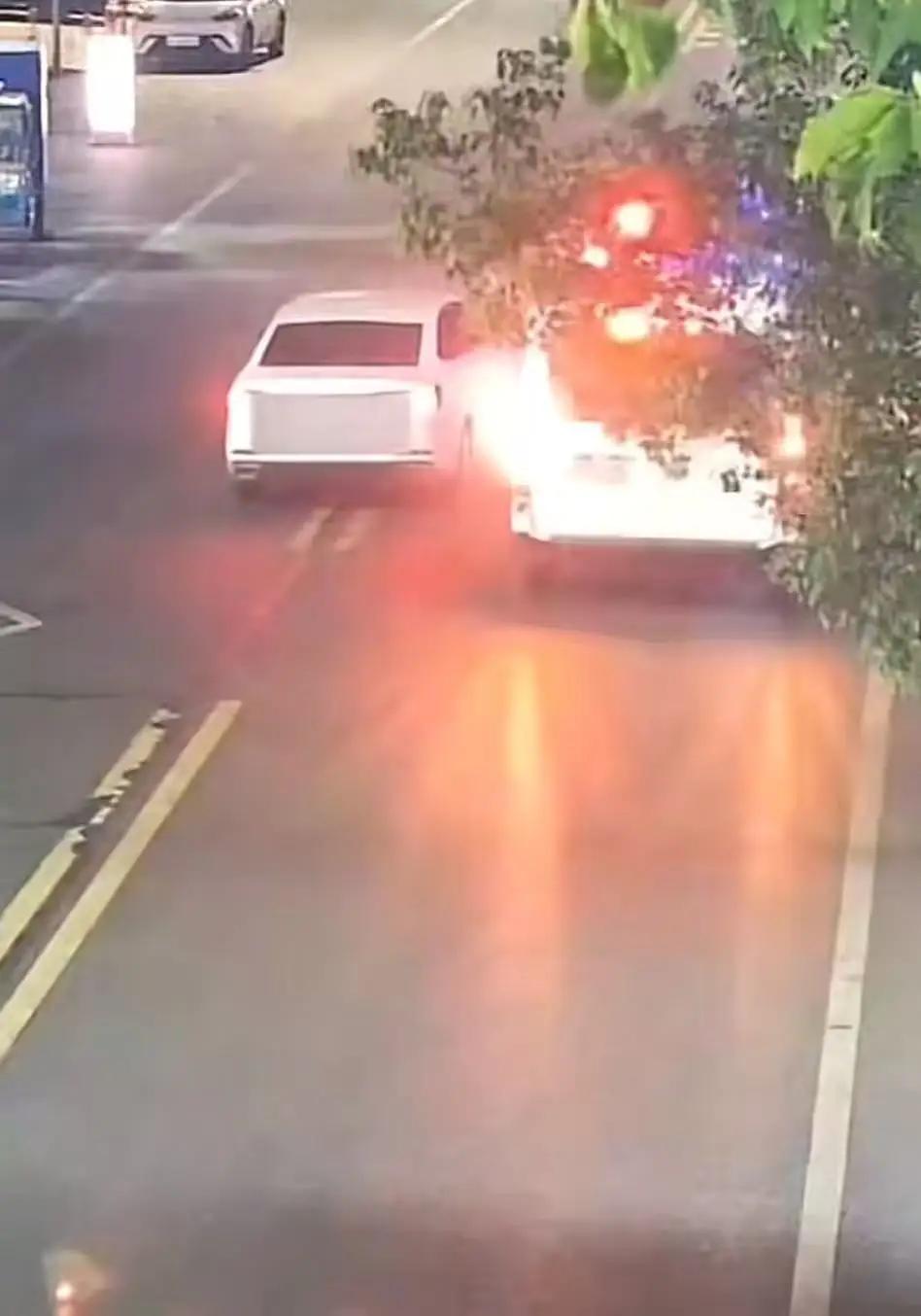 浙江雨夜狂飙！警车开道生死时速，这一幕看哭无数人2025年10月的一个深夜