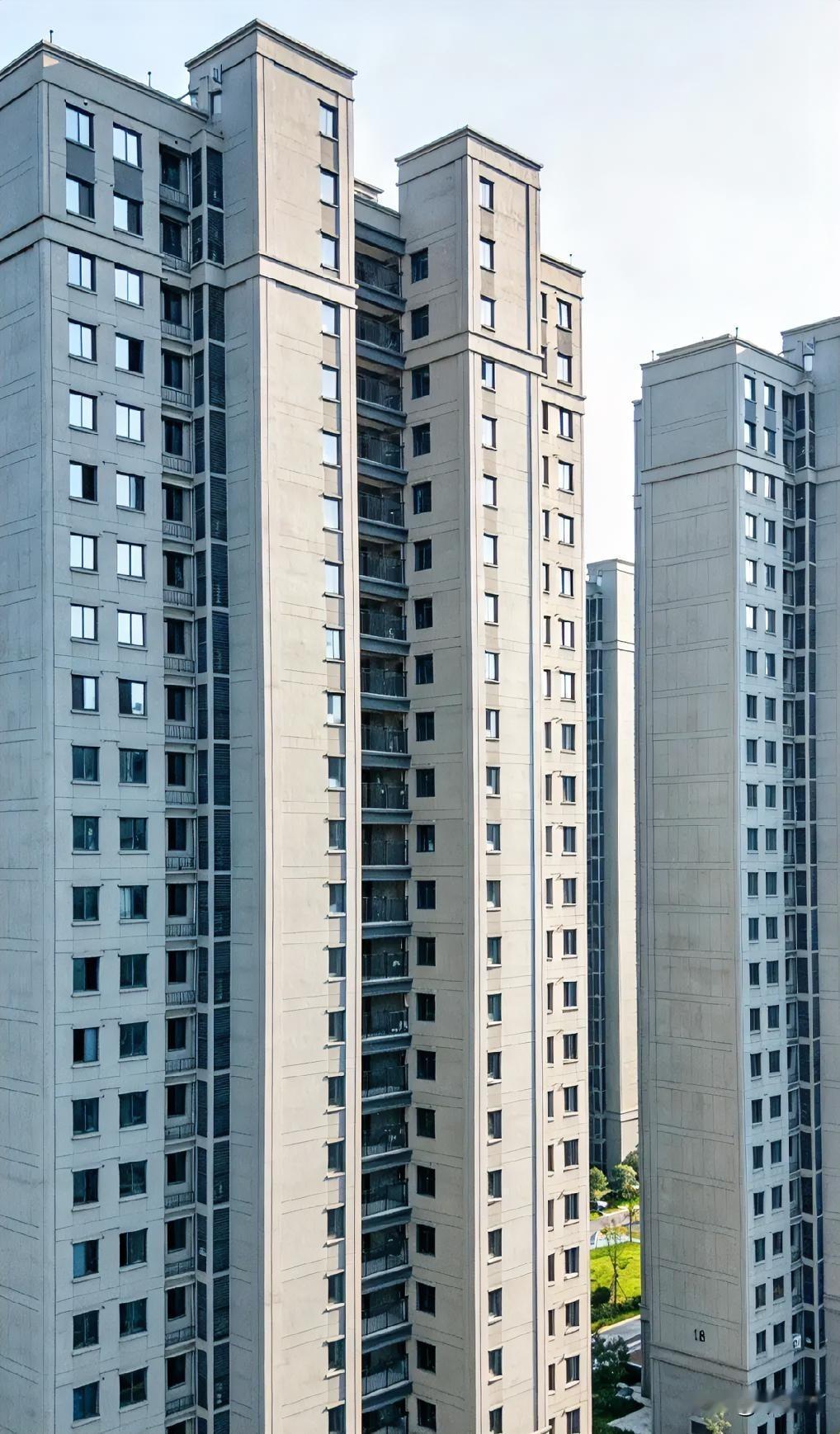 现在房价普涨已经结束了，基于这个前提，房产配置的逻辑也应该转变一下思路了。最近比